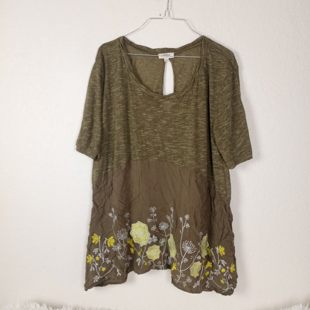 Umgee Tunic Floral Embroidered Trim Keyhole Back Oversized L